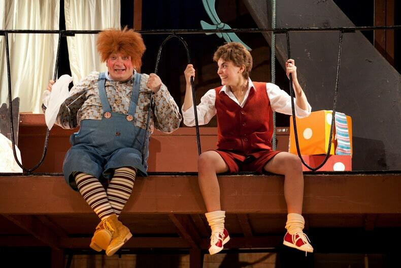 Малыш и Карлсон, который живет на крыше