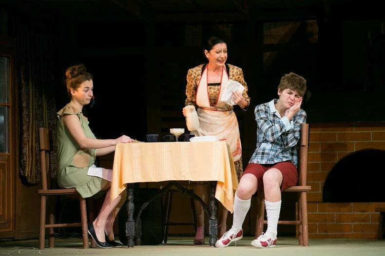 Малыш и Карлсон, который живет на крыше